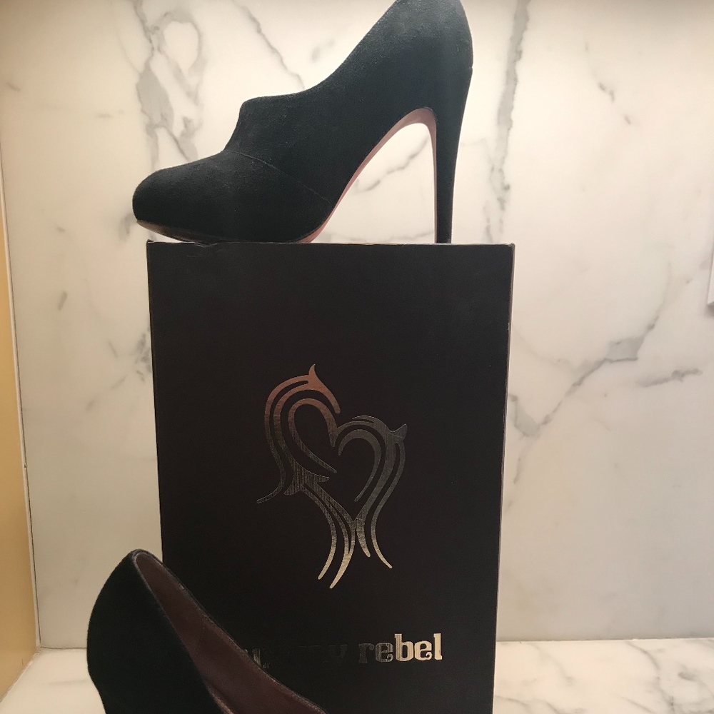 Black Luxury Rebel pumps